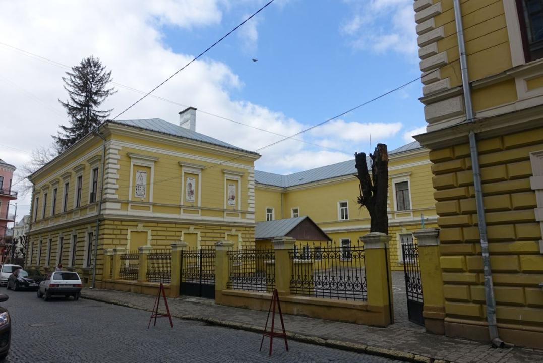 I. k.k. Staatsgymnasium in Czernowitz (Kalinczuk absolvierte das Gymnasium 1875)