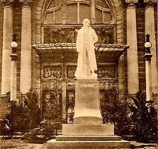 Schiller-Statue vor dem Stadttheater